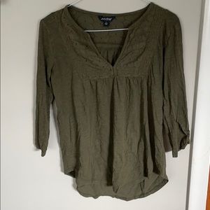 Green 3/4 sleeve top